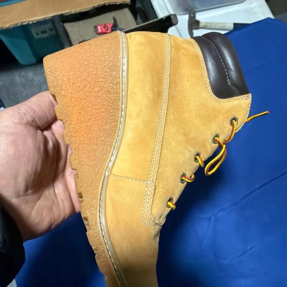 Timberland boot in brown leather, style‎ number 8251A, in women's size US 6.5.
